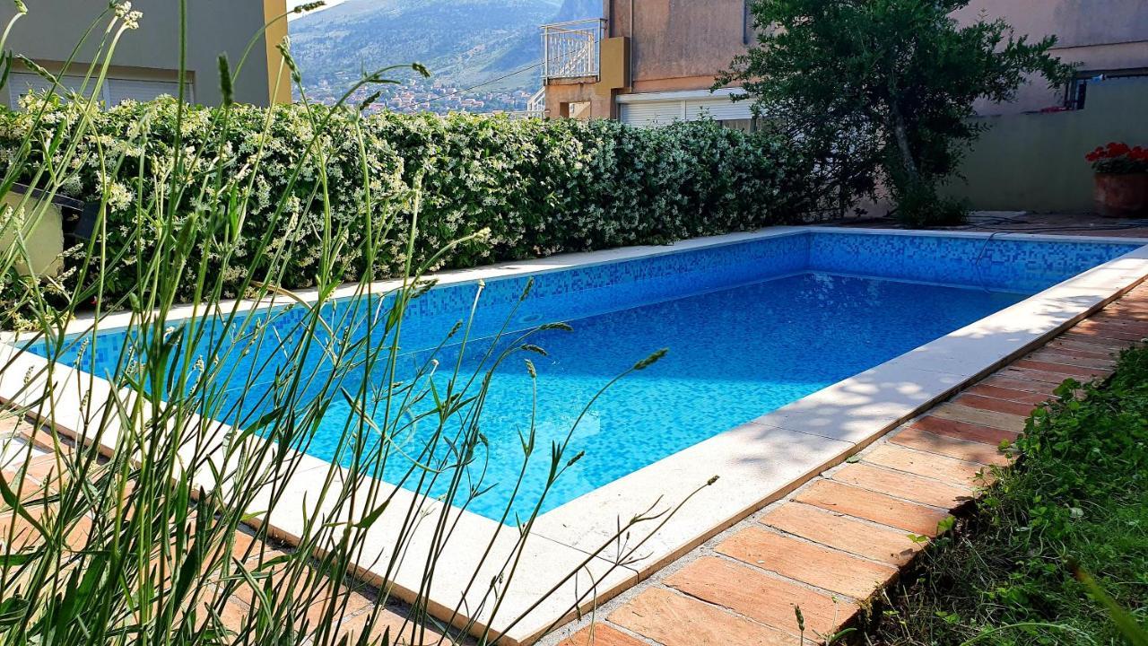Villa Aya - With Sauna And Outdoor Swimming Pool โมสตาร์ ภายนอก รูปภาพ