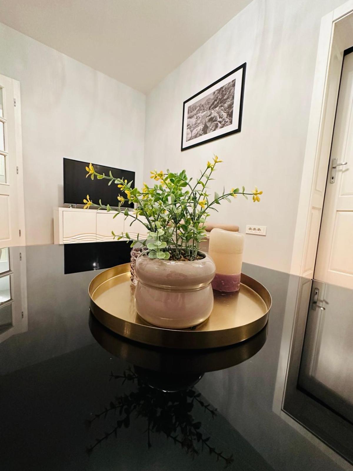 Villa Aya - With Sauna And Outdoor Swimming Pool โมสตาร์ ภายนอก รูปภาพ